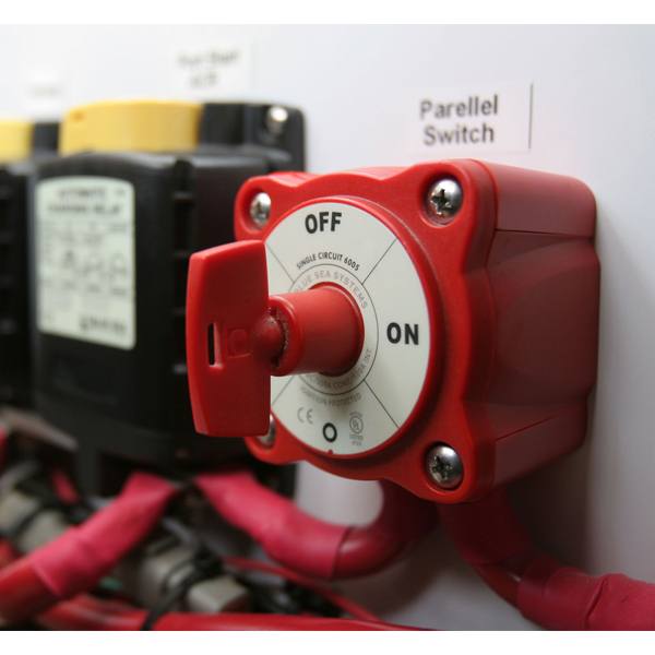 Blue Seas M BATTERY SWITCH W/KEY