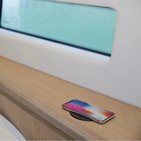 Scanstrut ROKK Wireless - Surface. 10W Waterproof wireless charger 12/24V