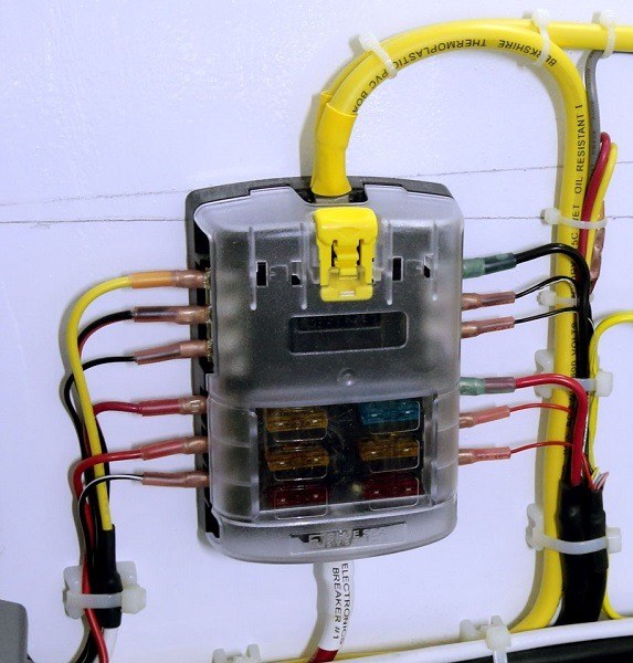 Blue Seas Stblade Fuse Block 6 Circuit