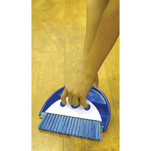 Camco Dust Pan W/Whisk Broom